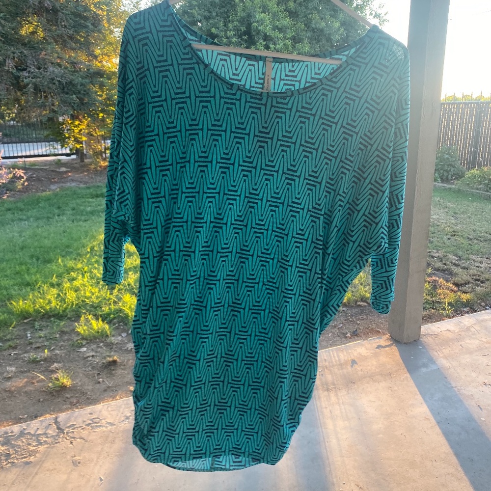 41Hawthorn  teal green shirt
